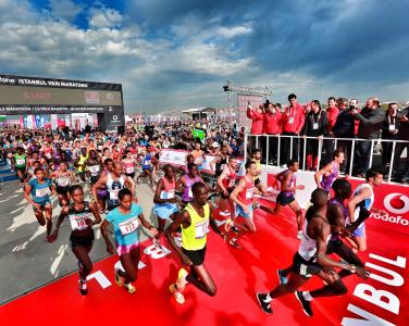 Türk Dili ve Edebiyatı Bölüm Bşk. Dr. Öğr. Üyesi Feyzi ÇİMEN, Vodafone 13. İstanbul Yarı Maratonu'nda