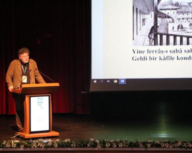 Türk Dili ve Edebiyatı Bölümü Öğretim Üyesi Prof. Dr. Ahmet Atilla Şentürk, Recep Tayyip Erdoğan Üniversitesinde düzenlenen ''Türkoloji Lisansüstü Güz Okulu'' adlı etkinliğe davetli konuşmacı olarak katıldı. Etkinlikte ''Manzum Metinlerin Belge Olarak Kullanımı'' başlıklı bir konuşma gerçekleştiren Şentürk için imza günü de gerçekleştirildi.